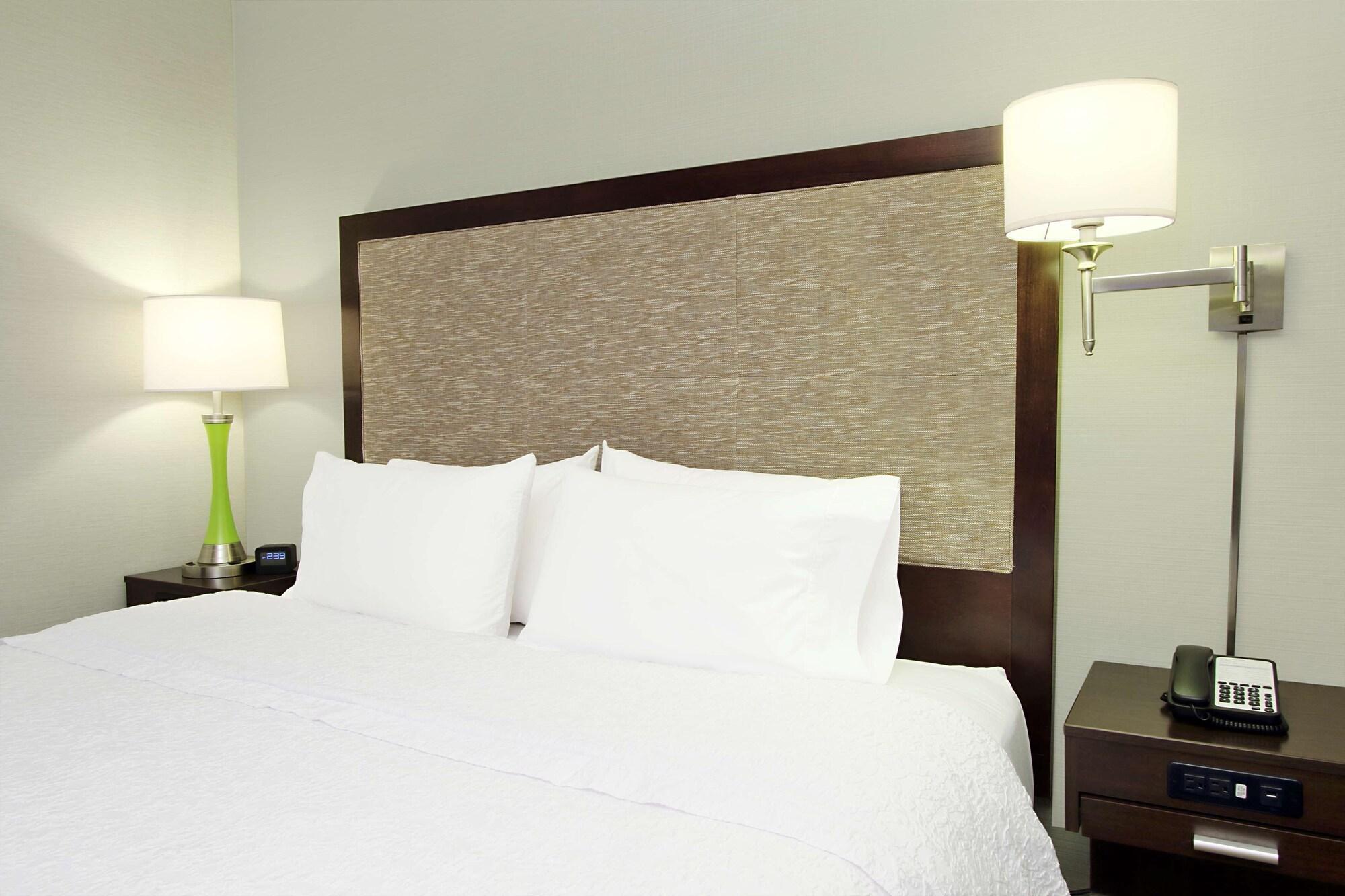 Hampton & Columbus Hotel