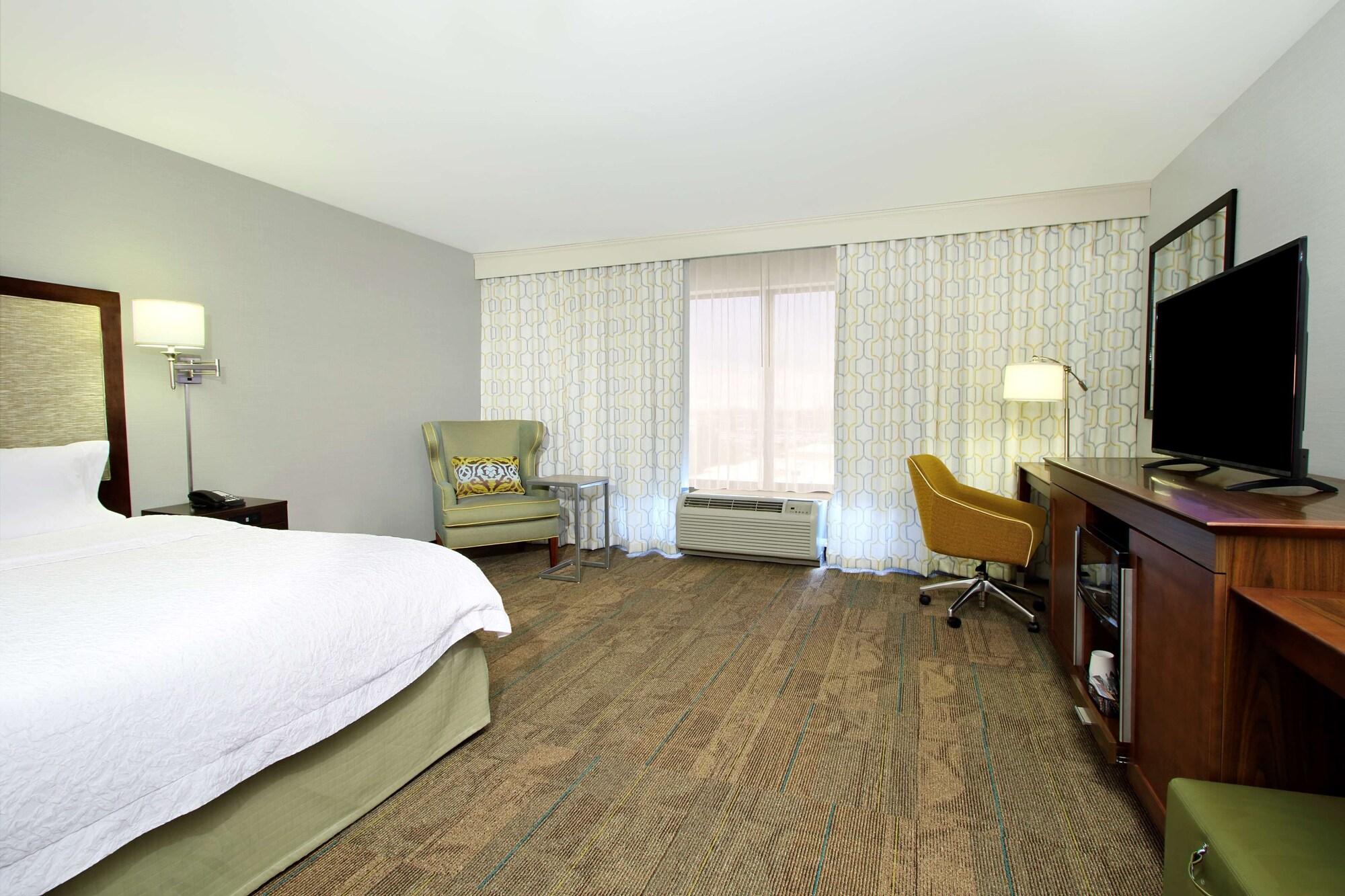 Hampton & Columbus Hotel 3*